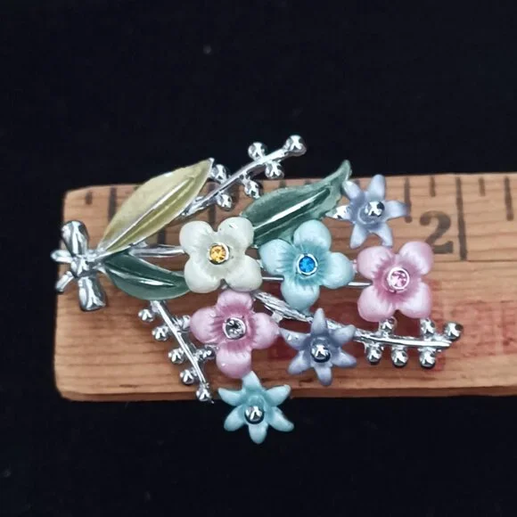 Bouquet of Flowers Brooch - Picture 3 of 4